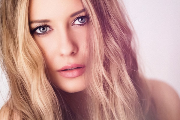 Delikatny makijaż lata 90